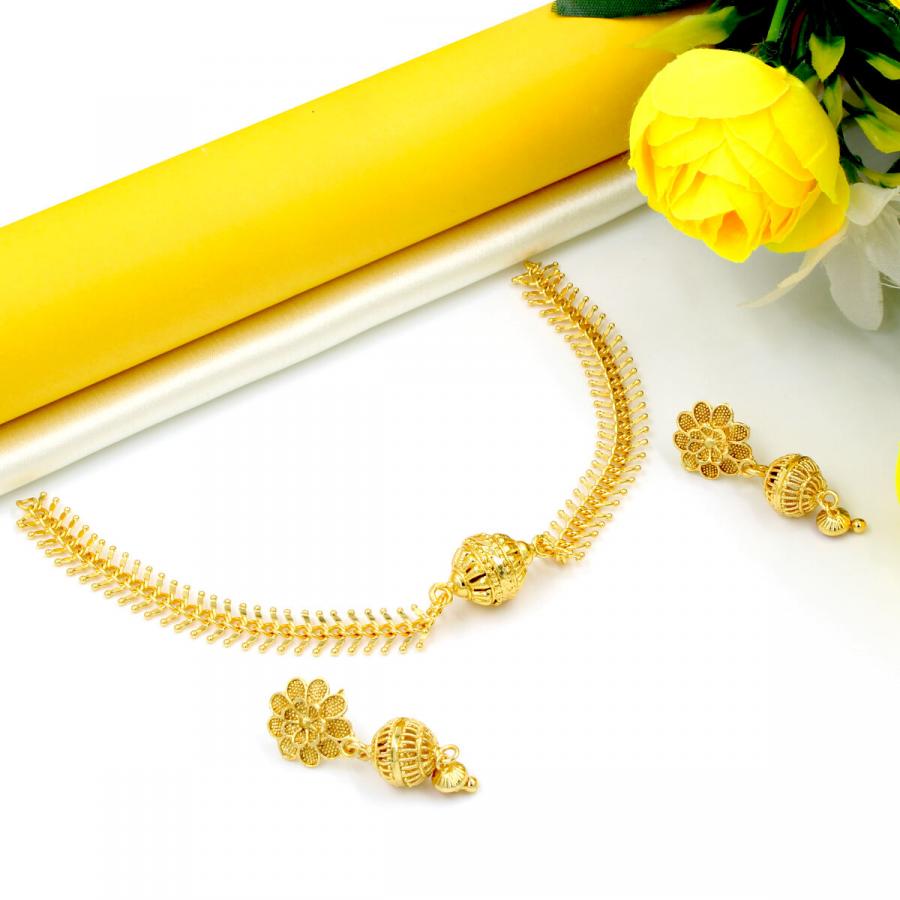 Stylish Gold Plated Necklace Set Short