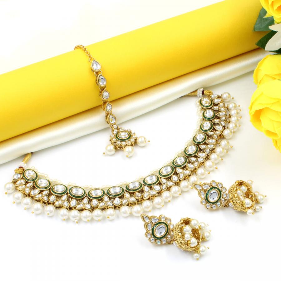 Cleverly Crafted Kundan Pearl Choker