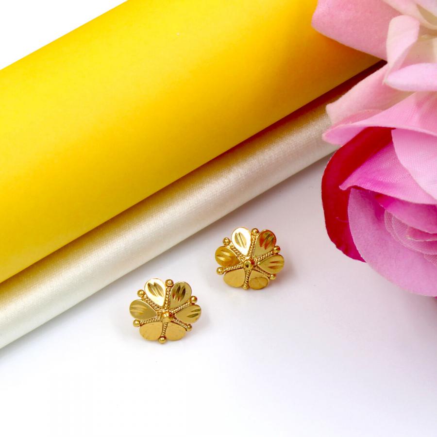 Lustrous Gold Plated Earring