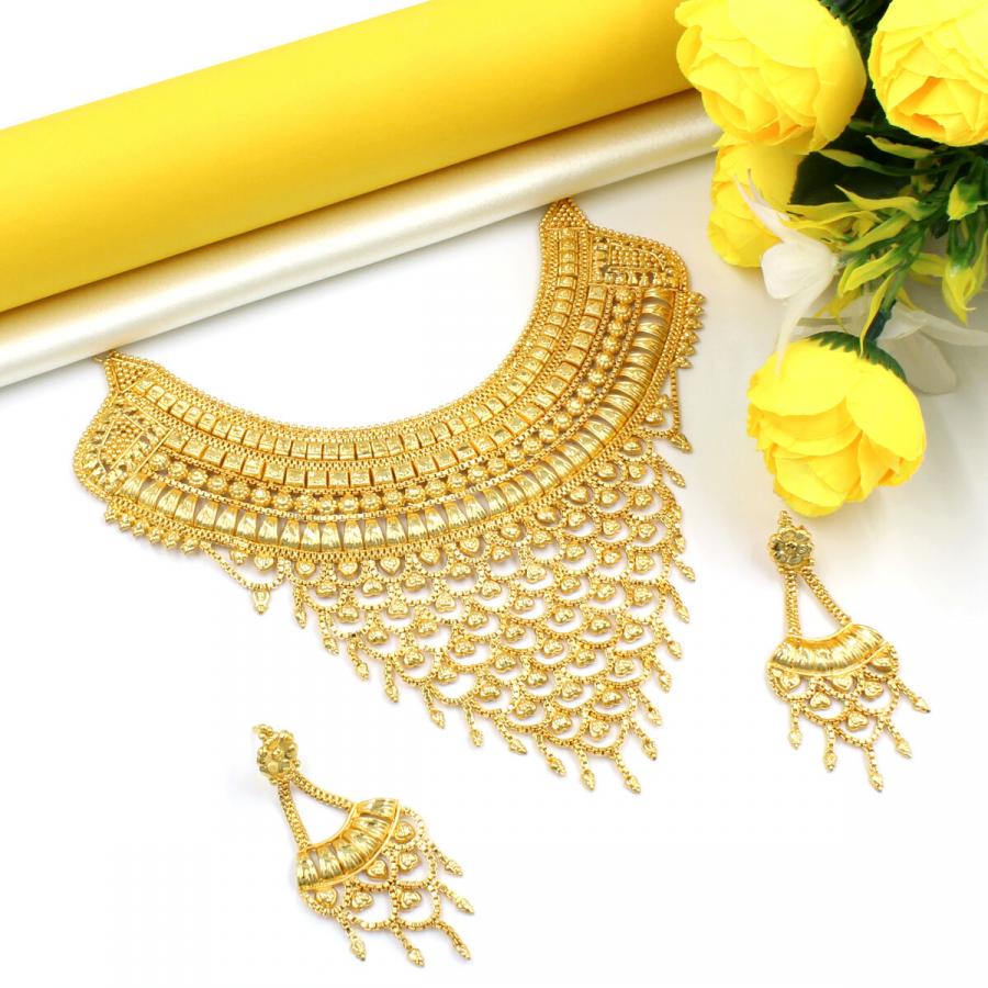 Glittering Gold Plated Necklace Set Short