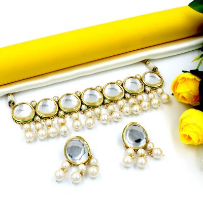 Orlenna Kundan and Pearl Choker