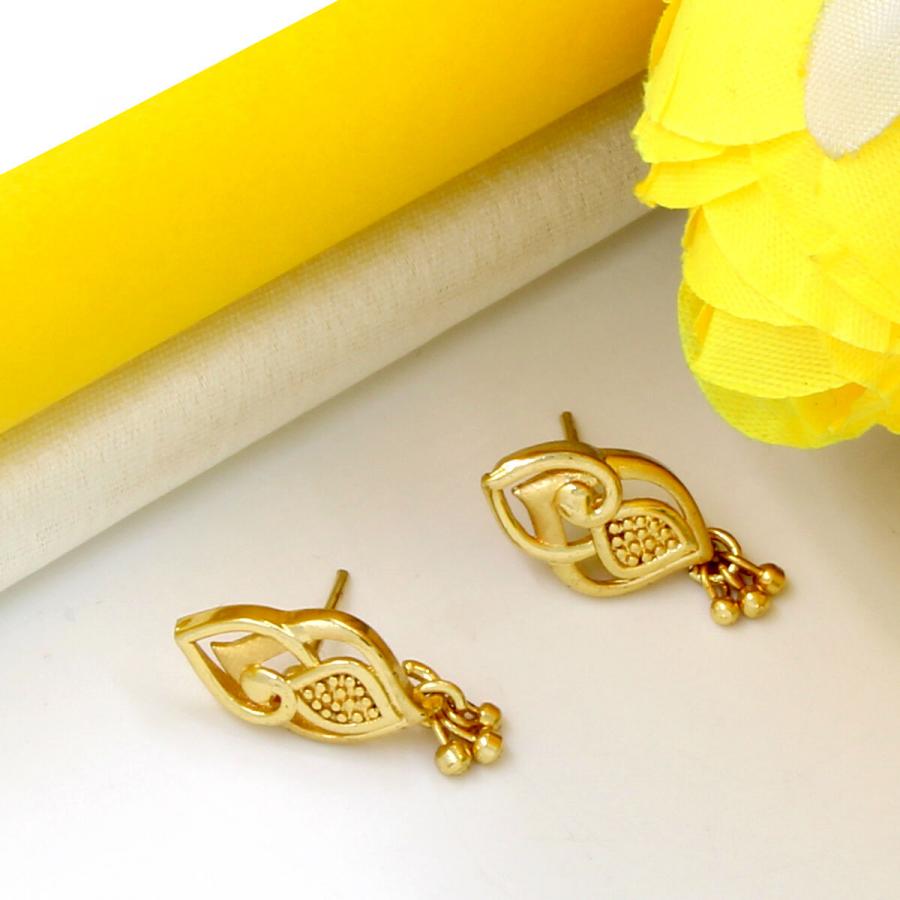 Sleek stylish Gold Plated Earring Set